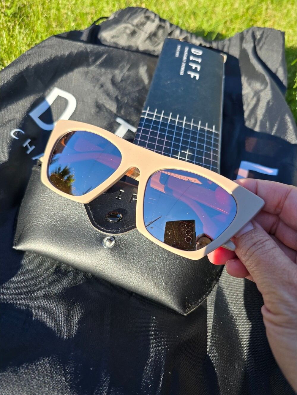 NIB! DIFF Eyewear, Almond Silver Flash Sunglasses, MSRP $108 - Picture 6 of 11
